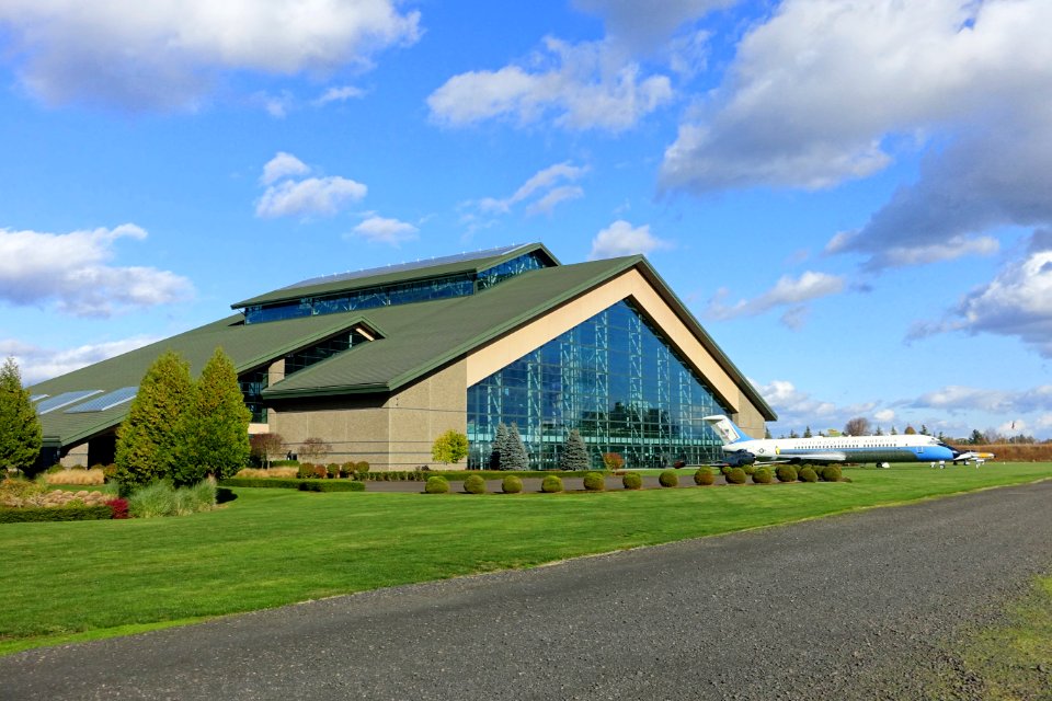 Exterior view - Evergreen Aviation & Space Museum - McMinnville, Oregon - DSC00426