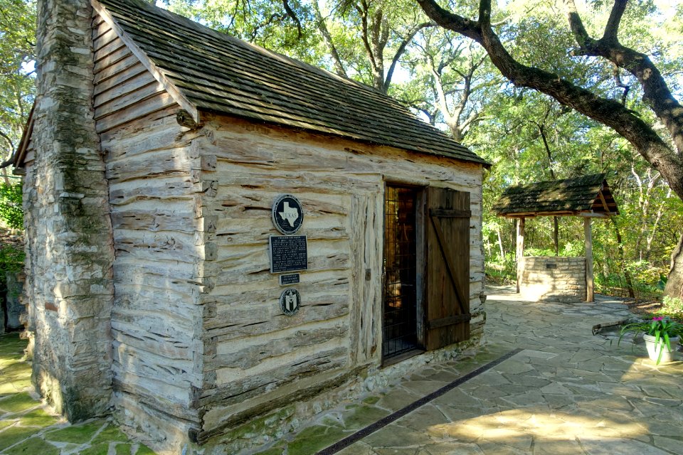 Exterior view - Swedish Log Cabin - Zilker Botanical Garden - Austin, Texas - DSC08806