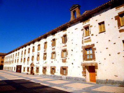 Ezcaray - Real Fábrica de Paños, Ayuntamiento y Teatro Real 1