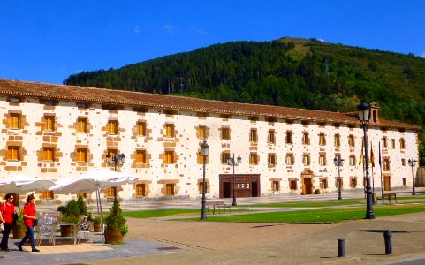 Ezcaray - Real Fábrica de Paños, Ayuntamiento y Teatro Real 3