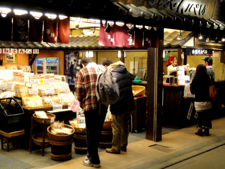 Evening shops, Miyajima - DSC02523
