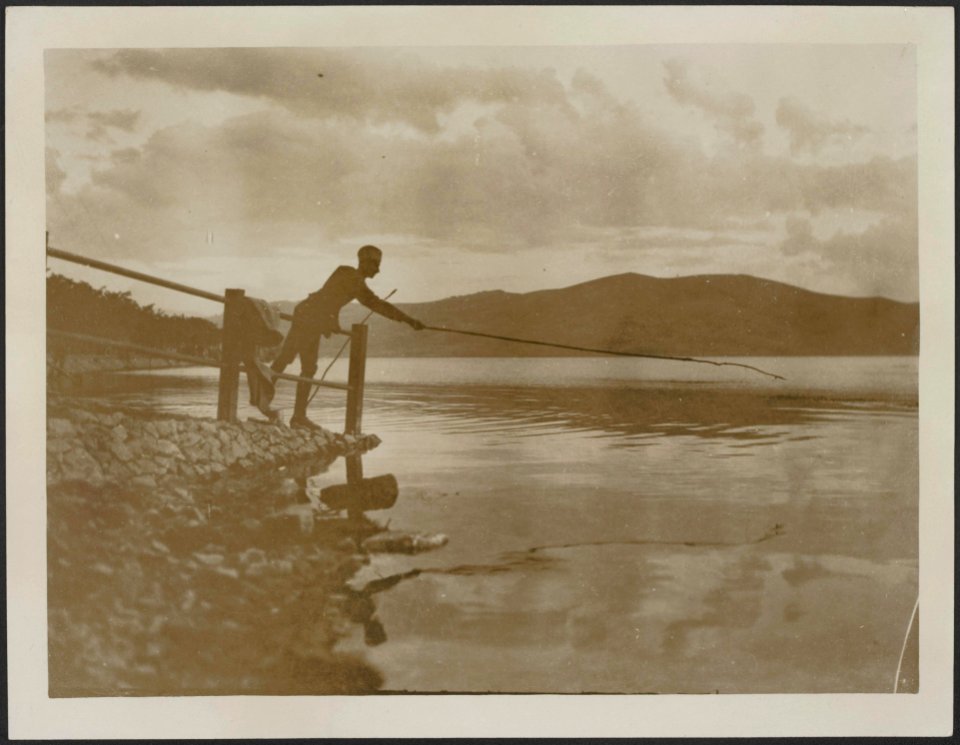 Evening on lake Orsova. A Serbian fishing, Bestanddeelnr 158-2468