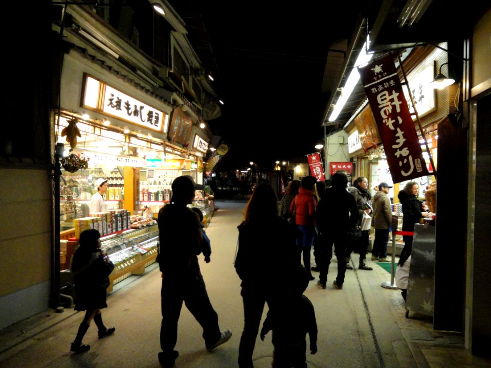 Evening shops, Miyajima - DSC02522
