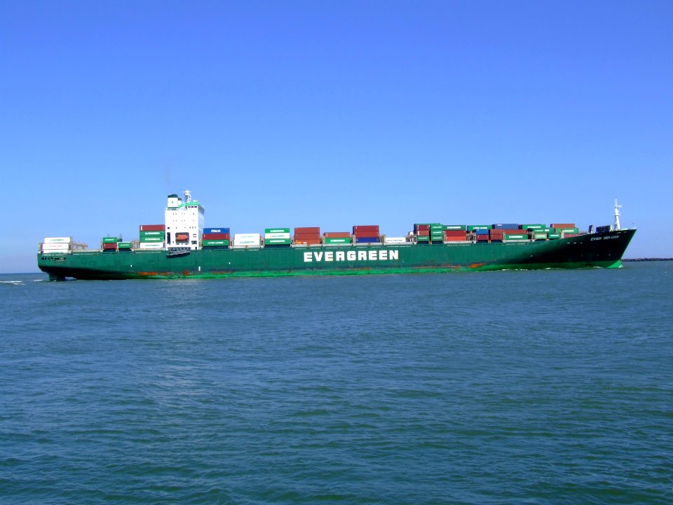 Ever Deluxe p7 approaching Port of Rotterdam, Holland 04-Aug-2007