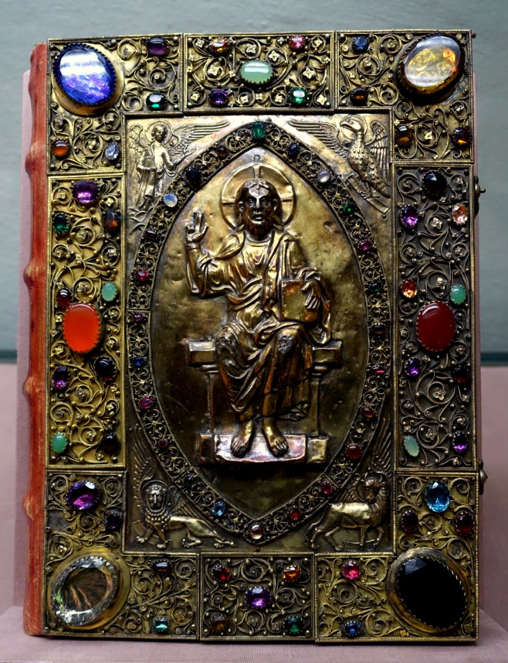 Evangelistary, Lower Saxony, perhaps Braunschweig, c. 1240 AD, parchment manuscript, gilt silver on oak, semiprecious stones - Herzog Anton Ulrich-Museum - Braunschweig, Germany - DSC04569