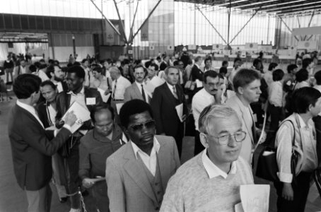 Evangelisten in de rij in de RAI in Amsterdam voor Evangelistenconferentie Graha, Bestanddeelnr 933-7088