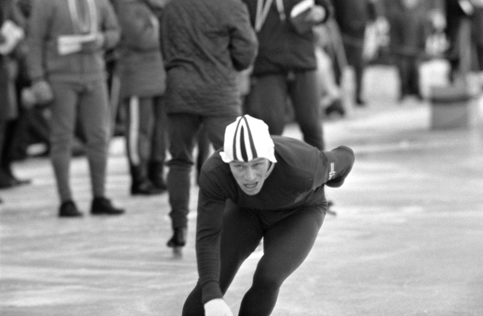 Europese Schaatskampioenschappen te Oslo, nummer 12 links Lau (Finland), Guttorm, Bestanddeelnr 921-0295