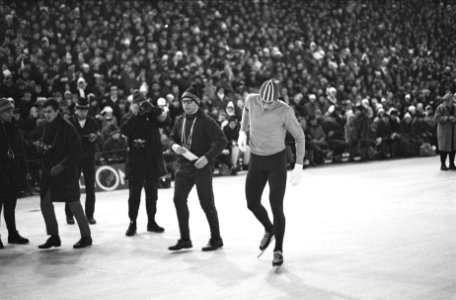 Europese Schaatskampioenschappen te Oslo, een uitgeputte Schenk na 5000 meter, Bestanddeelnr 921-0256