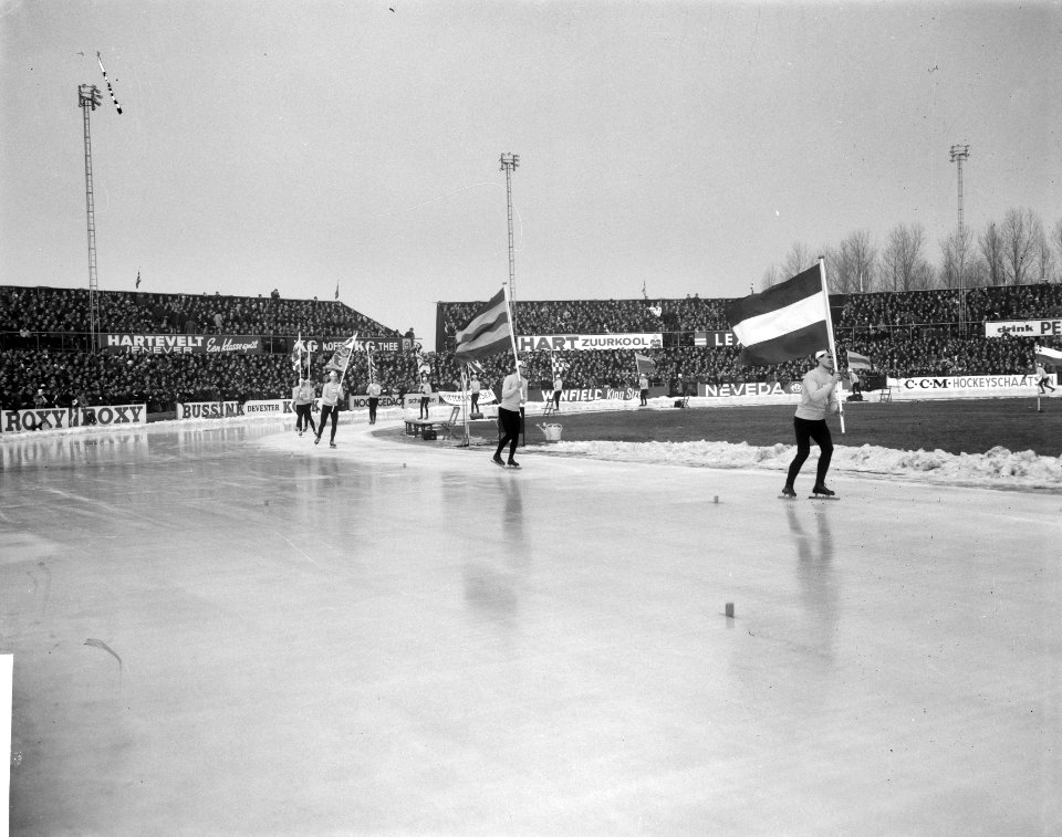 Europese Schaatskampioenschappen te Deventer, vlaggenparade opening, Bestanddeelnr 918-7070