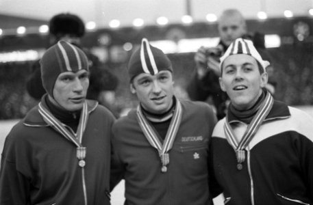 Europese Schaatskampioenschappen te Oslo, ceremonie 500 meter, Bestanddeelnr 921-0266