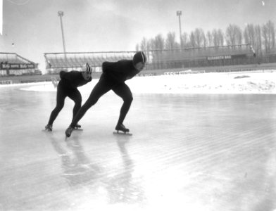 Europese schaatskampioenschappen te Deventer, op kop Matusevitsj achter hem Kapl, Bestanddeelnr 918-6909