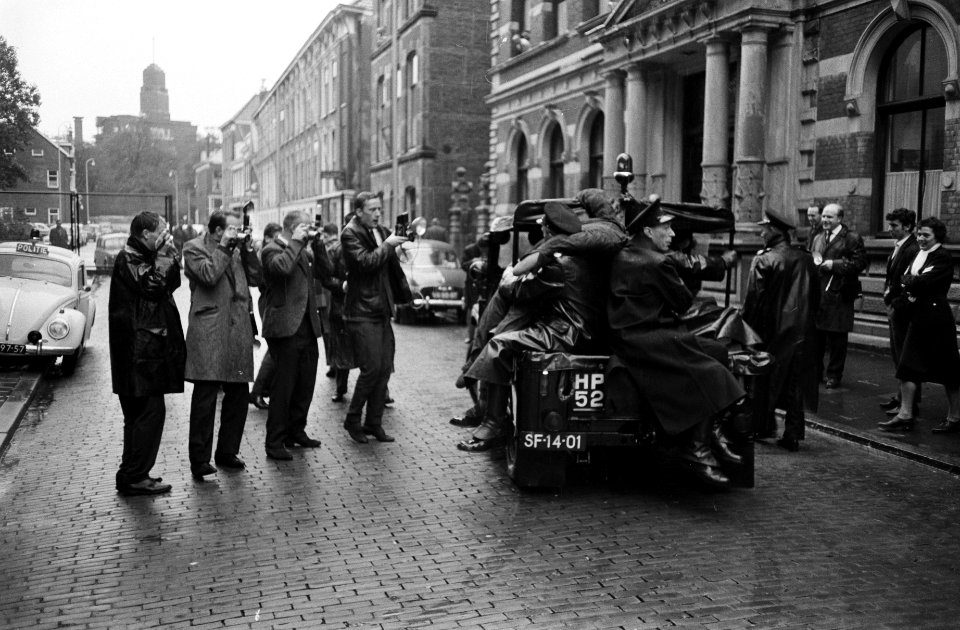 Examen fotojournalist te Den Haag , de kandidaten in aktie, Bestanddeelnr 914-4498