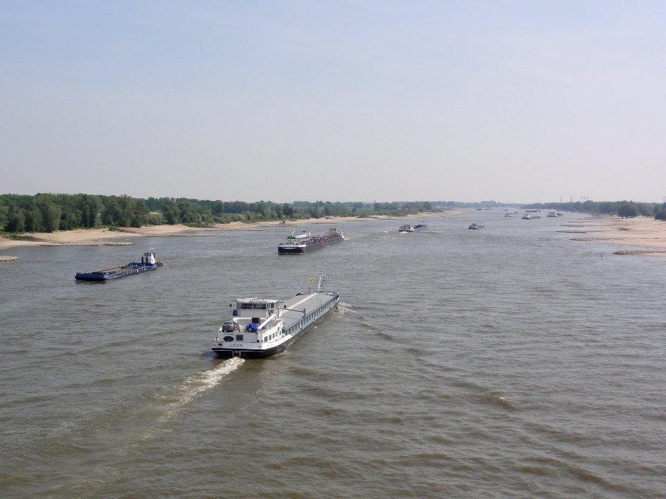 Ewijk (Beuningen) scheepvaart op de Waal