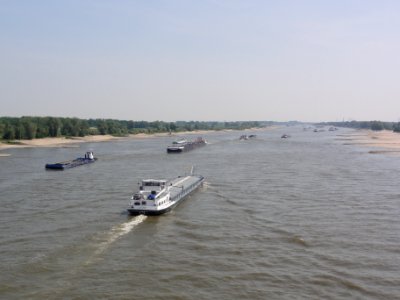 Ewijk (Beuningen) scheepvaart op de Waal