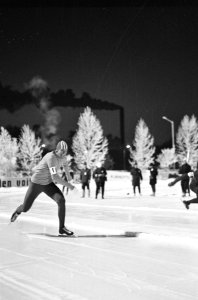 Europese Schaatskampioenschappen te Lathi, Finland, 1 Wim de Graaf op rug met ha, Bestanddeelnr 920-0266