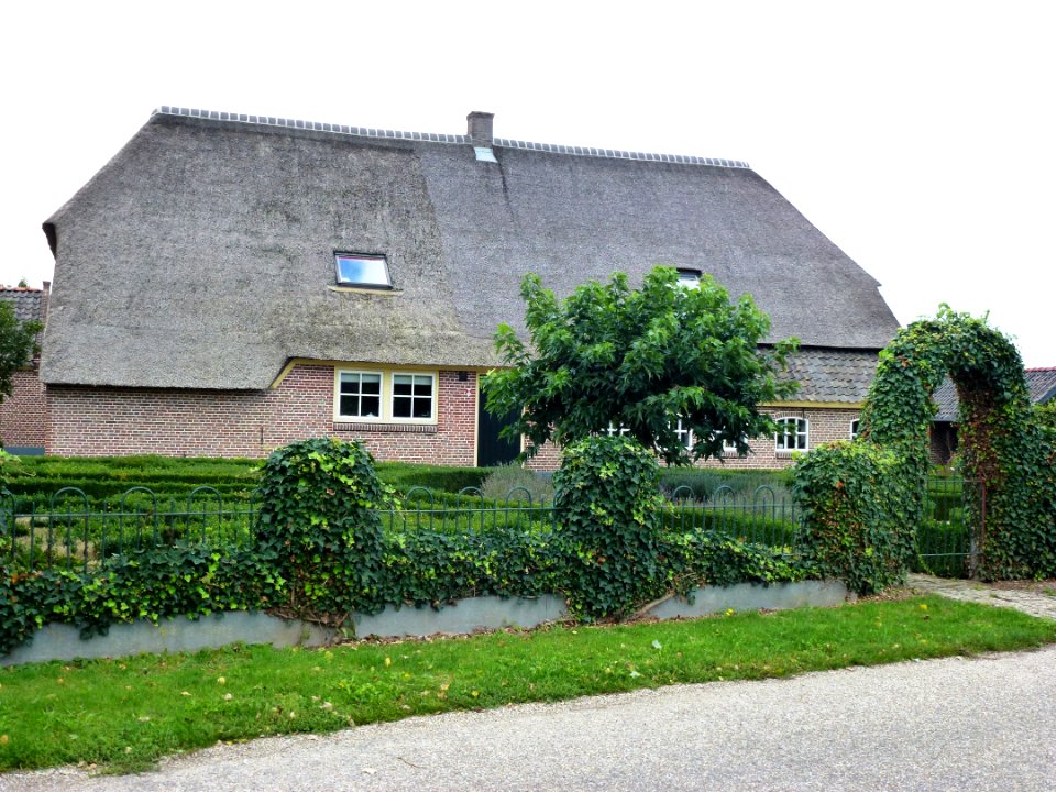 Ewijk (Beuningen, Gld) boerderij Dam 8 voorgevel