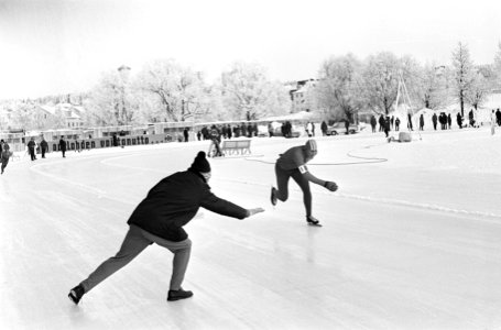 Europese Schaatskampioenschappen te Lathi, Finland, Kees Verkerk in aktie en tra, Bestanddeelnr 920-0255