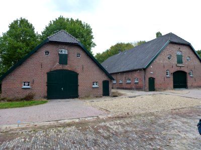Ewijk (Beuningen, Gld) Groene Heuvels 1 schuur links, staldeel woning rechts