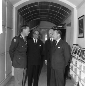 Ex President Generaal Aramburoe op paleis Soestdijk door prins Bernhard ontvange, Bestanddeelnr 914-5447