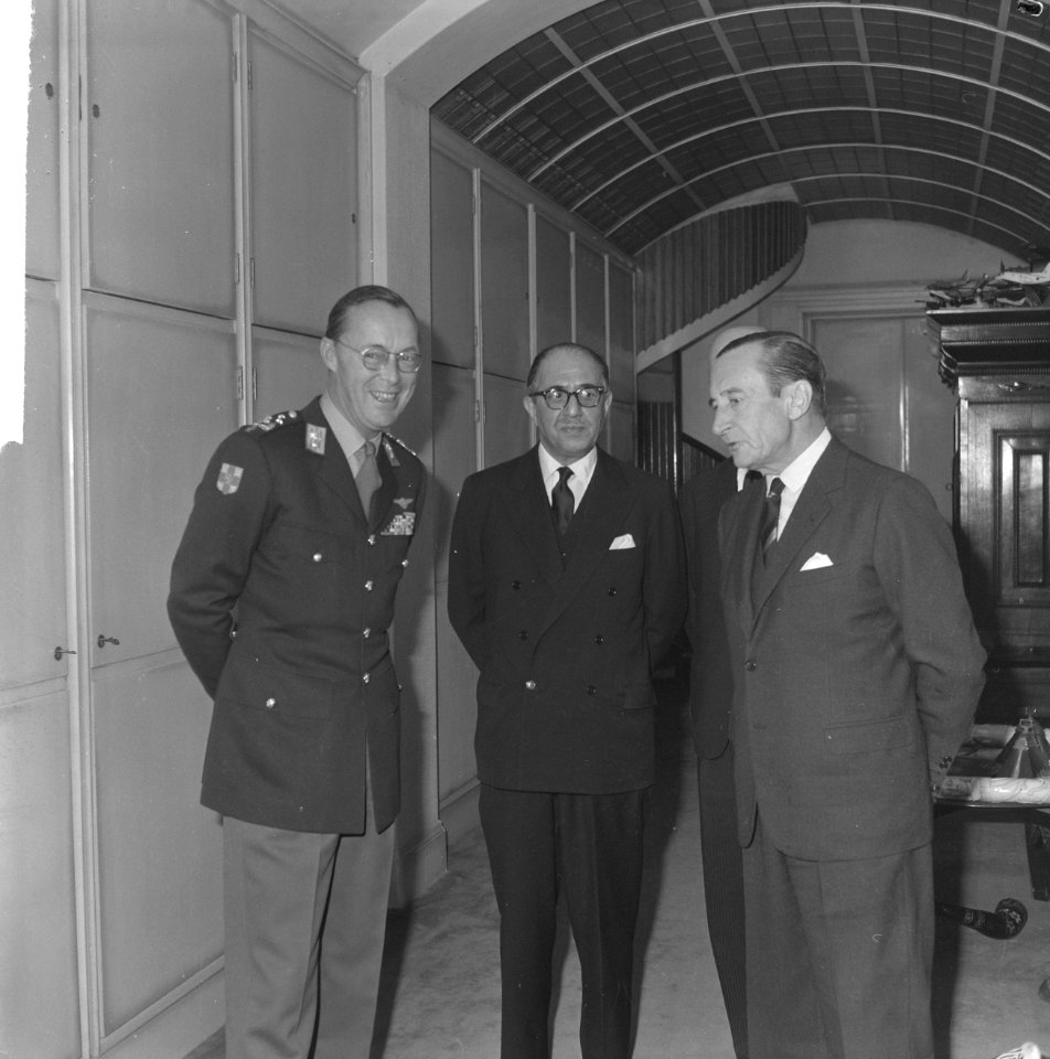 Ex President Generaal Aramburoe op paleis Soestdijk door prins Bernhard ontvange, Bestanddeelnr 914-5444