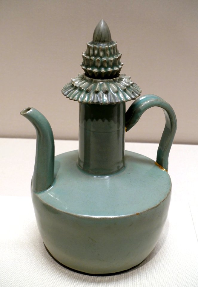 Ewer with lotus-shaped lid, Korea, Goryeo dynasty, 1100s AD, ceramic, celadon glaze - Tokyo National Museum - Tokyo, Japan - DSC08171