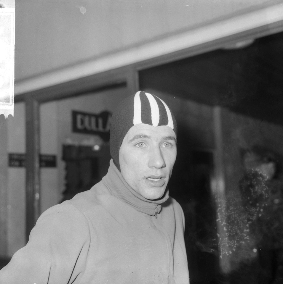 Europese Schaatskampioenschappen te Deventer, Kees Verke (kop) tweede in Algemee, Bestanddeelnr 918-7091