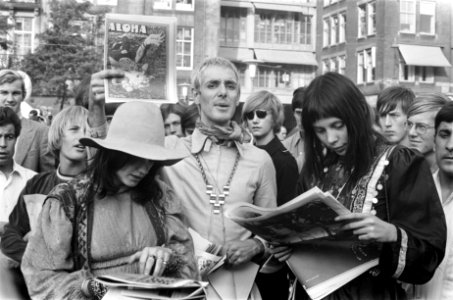 Ex kapper Mario Welman verkoopt nieuw sexblad op Dam te Amsterdam, Bestanddeelnr 922-8199
