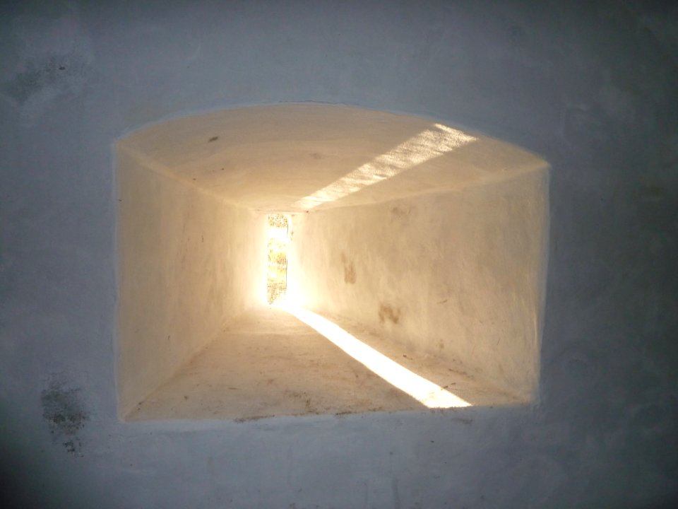Ewsum - geschutspoort in toren