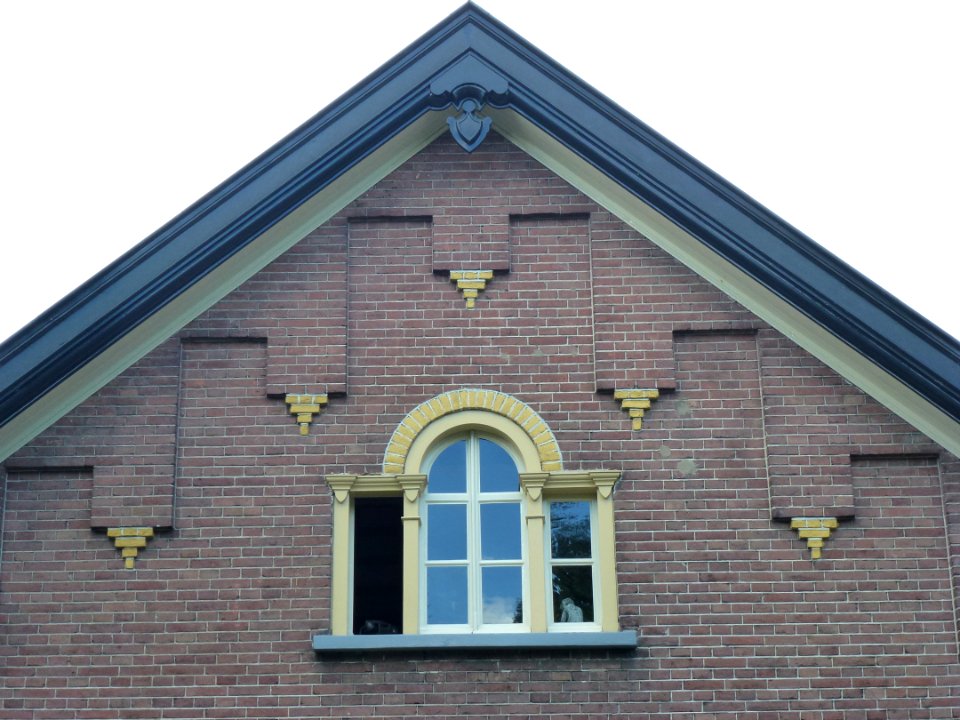 Ewijk (Beuningen, Gld) landarbeiderswoning Julianastraat 20 gevelnok