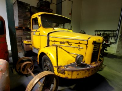 Ex Hesselman Rijssen yellow Kromhout truck, With DAF engine