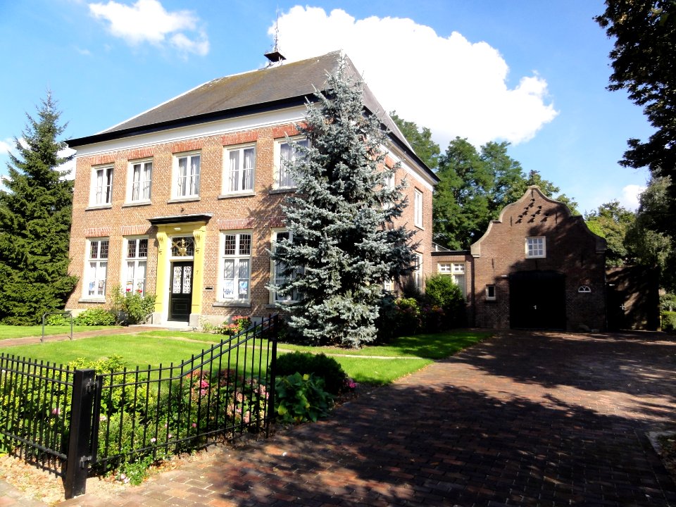 Ewijk (Beuningen) Rijksmonument 9544 pastorie Juliananstraat 7