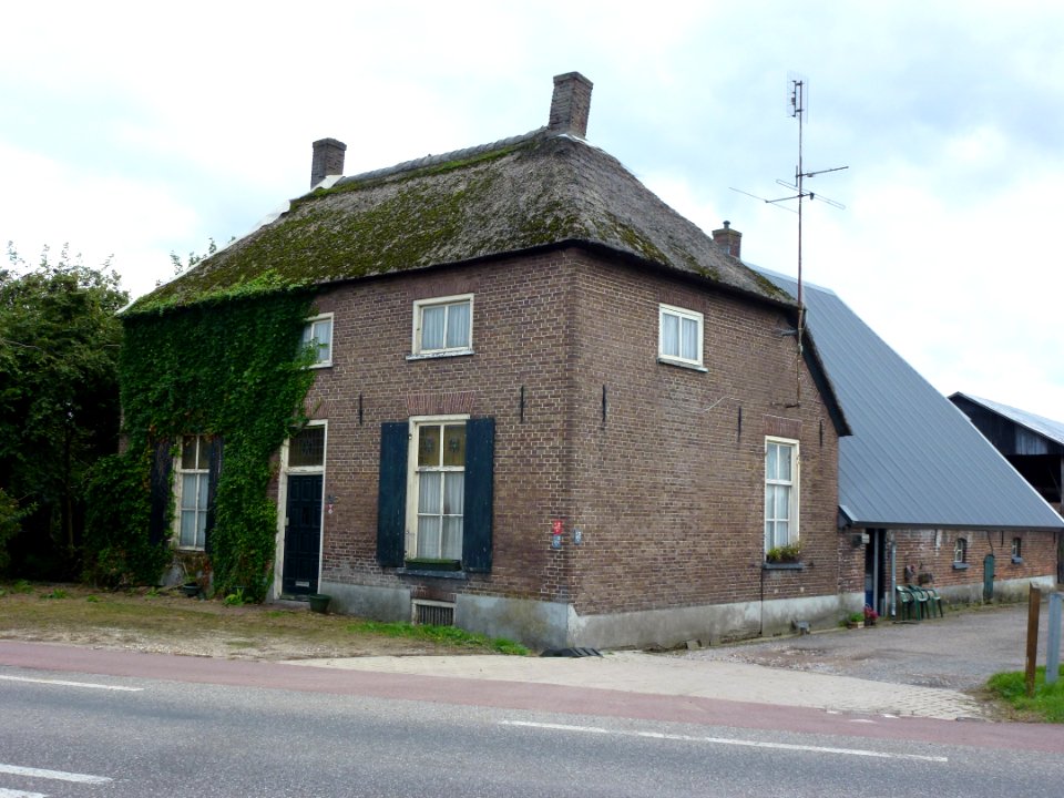 Ewijk (Beuningen, Gld) boerderij van Heemstraweg 31 rechts voor