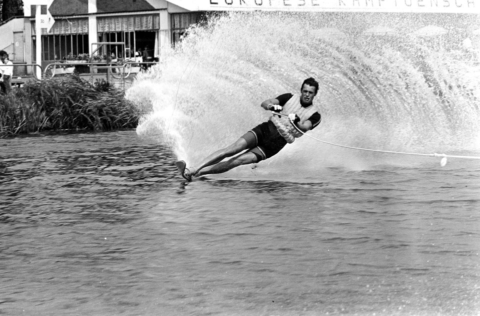 Europese Kampioenschappen Waterski op de Bosbaan. De Fransman Jean Michel Jamin , Bestanddeelnr 920-5773