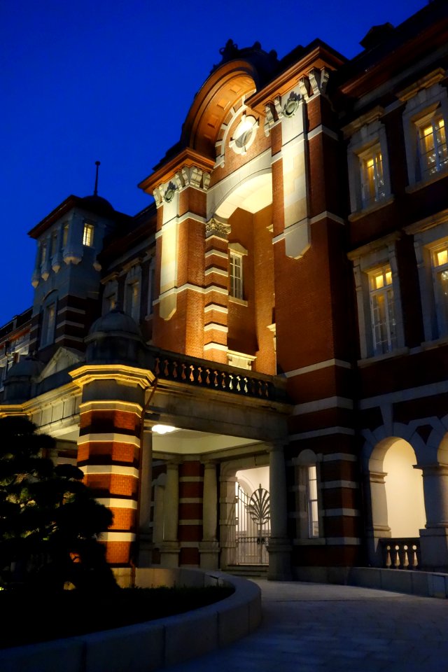 Evening - Tokyo Station Marunouchi Building - DSC00008