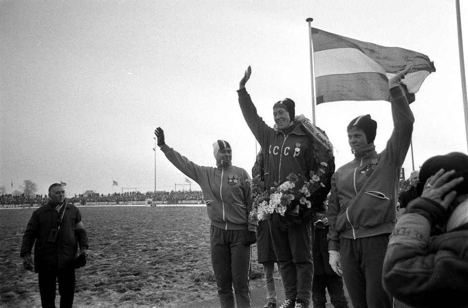 Europese kampioenschappen schaatsen voor dames Heerenveen Podium S. Kaiser , N. , Bestanddeelnr 923-2103