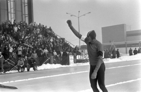 Europese kampioenschappen Schaatsen te Innsbruck. Schenk juichend, Bestanddeelnr 923-1869