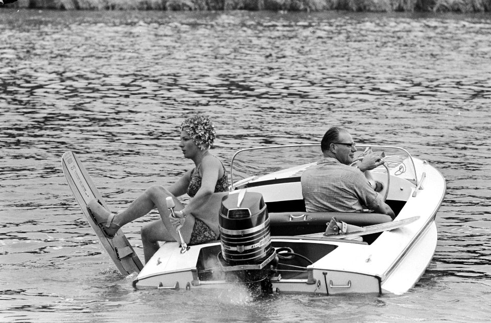 Europese Waterskikampioenschappen op de Bosbaan. De Luxemburgse Sylvie Hulsemann, Bestanddeelnr 920-5885