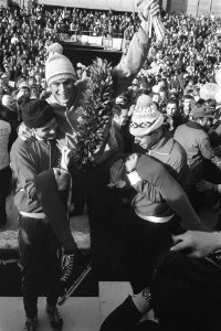 Europese kampioenschappen Schaatsen te Innsbruck. Huldiging kampioen Ard Schenk , Bestanddeelnr 923-1860