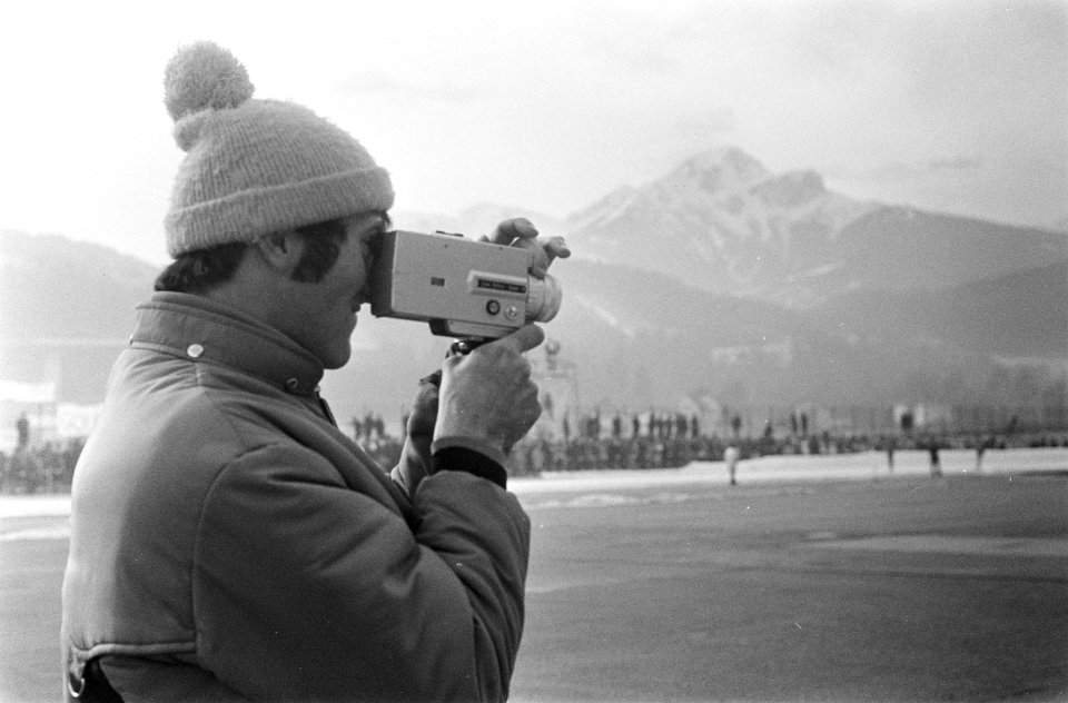 Europese kampioenschappen Schaatsen te Innsbruck. Nummers 1.2 Jan Bazen filmt, n, Bestanddeelnr 923-1880