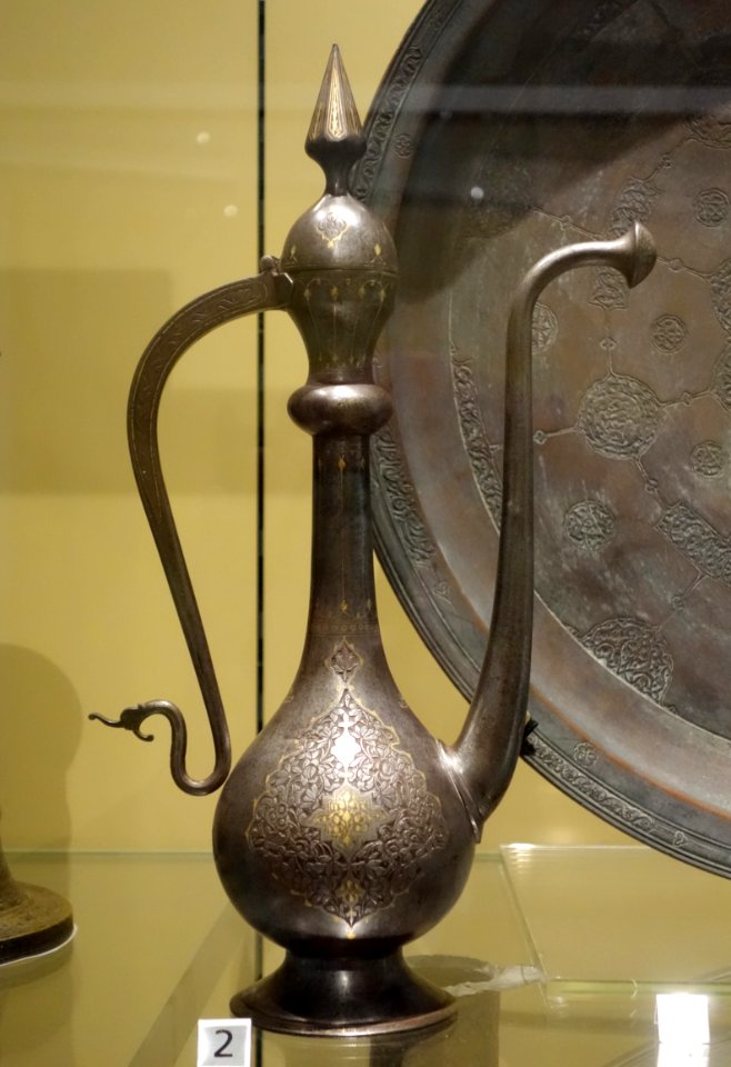 Ewer with a handle and lid, Iran, 18th century, engraved steel, inlaid with gold wire - Royal Ontario Museum - DSC04747
