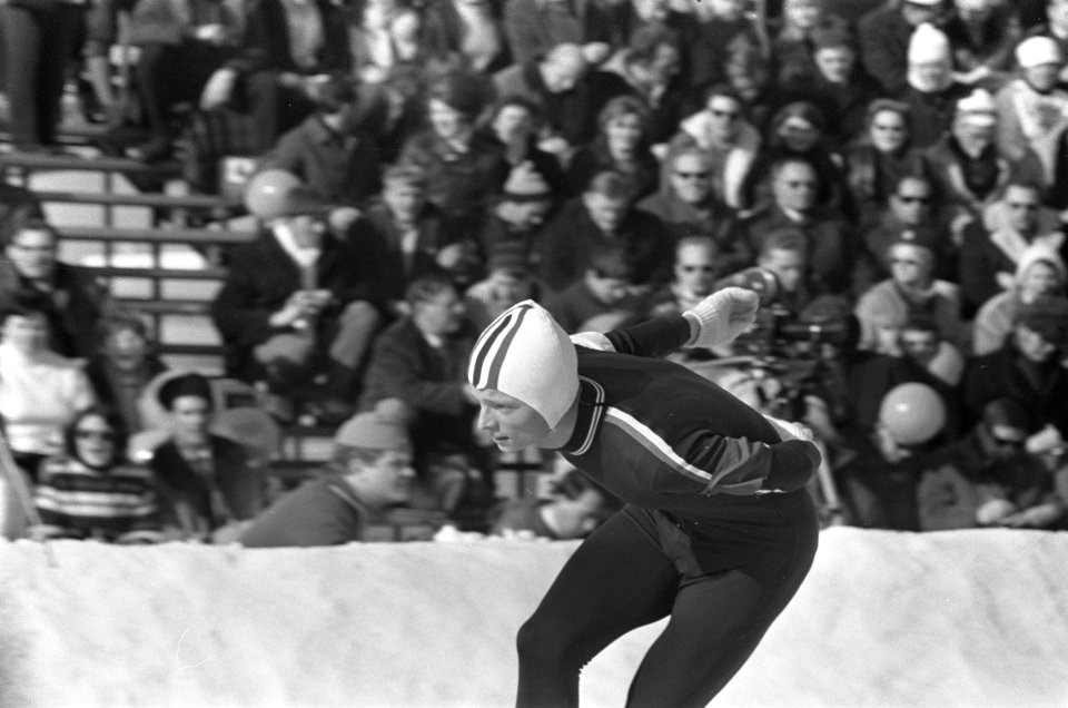 Europese kampioenschappen Schaatsen te Innsbruck. Nummers 22.24 Schenk in aktie,, Bestanddeelnr 923-1877
