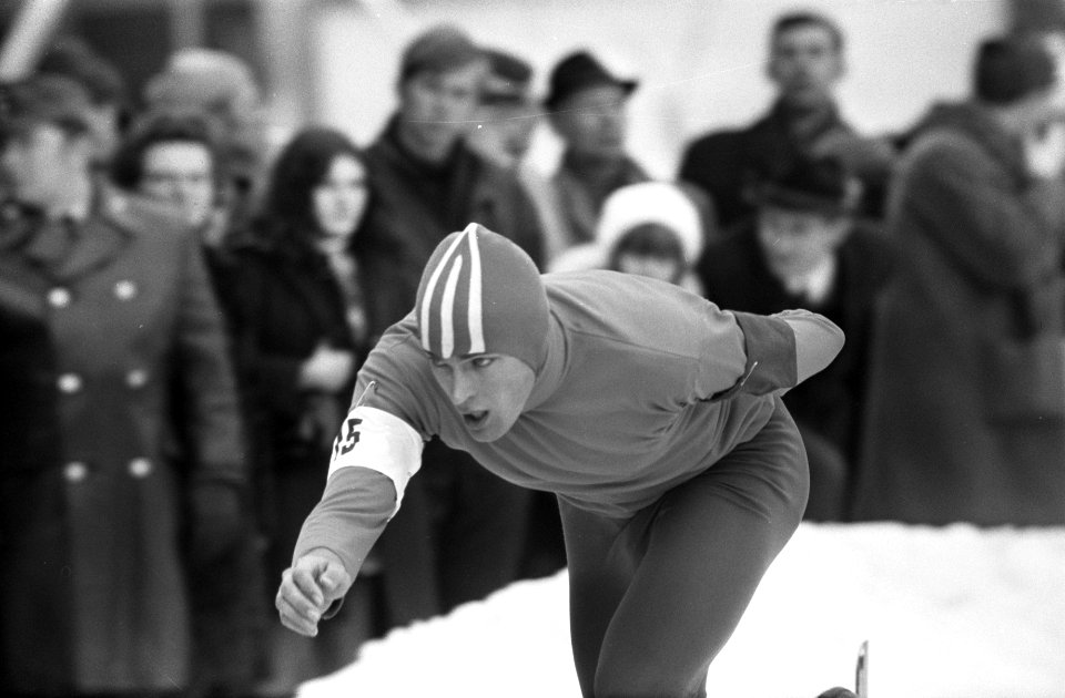 Europese kampioenschappen Schaatsen te Innsbruck. Ard Schenk in aktie, zie ook 2, Bestanddeelnr 923-1857