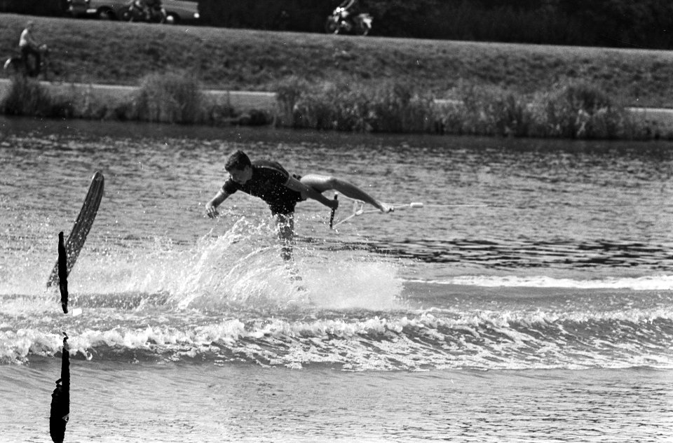 Europese Waterskikampioenschappen op de Bosbaan. De Nederlander Pim Braskamp in , Bestanddeelnr 920-5882