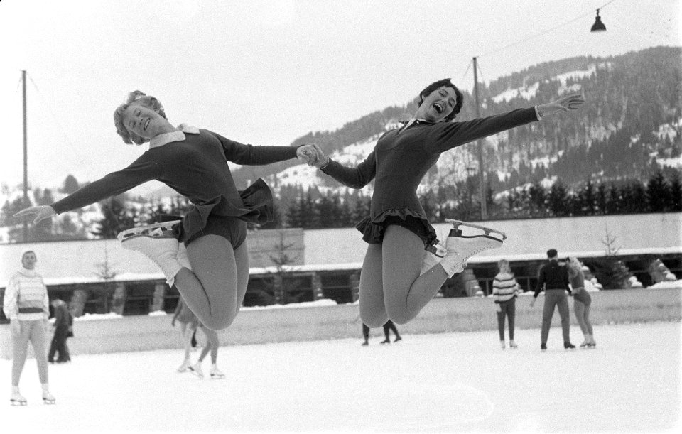 Europese schaatskampioenschap schoonrijden te Garmisch, Sjoukje Dijkstra en Joan, Bestanddeelnr 910-9986