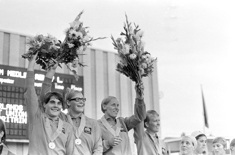 Europese Zwemkampioenschappen, 4 x 100 meter wisselslag op schavotje Toos, Ada, , Bestanddeelnr 919-4884