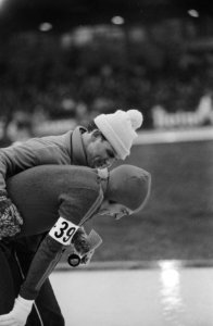 Europese kampioenschappen schaatsen heren, Heerenveen Jan Bols wordt getroost d, Bestanddeelnr 924-2133
