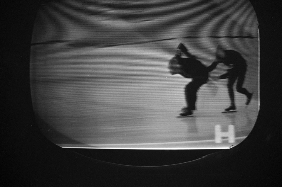 Europese schaatskampioenschappen heren te Davos, opname van televisie van incide, Bestanddeelnr 925-3330