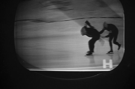 Europese schaatskampioenschappen heren te Davos, opname van televisie van incide, Bestanddeelnr 925-3330