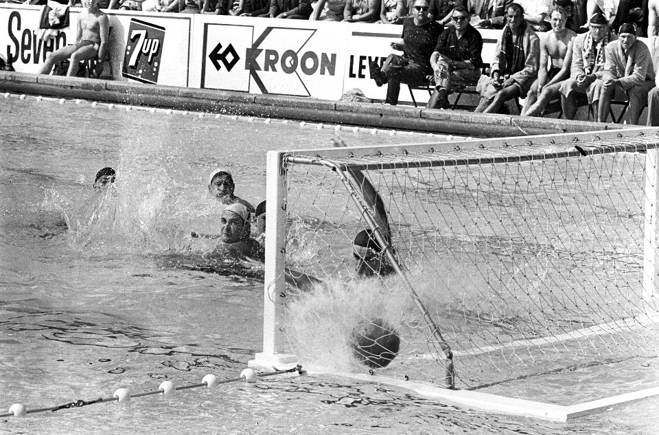 Europese Zwemkampioenschappen te Utrecht, waterpolo Nederland Spanje 4-1, eerste, Bestanddeelnr 919-4734