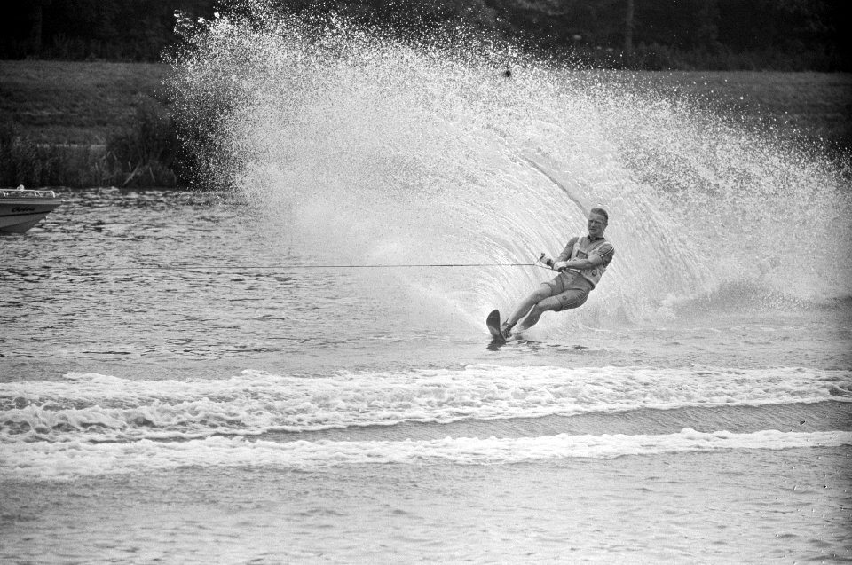 Europese waterskikampioenschappen op Bosbaan nr 8, 9 Ronald Wertwijn in actie,, Bestanddeelnr 927-3553